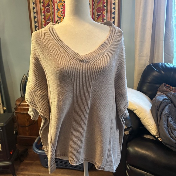 Simply Vera by Vera Wang Women’s Poncho Style Sweater - Picture 2 of 4